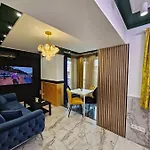 Luxury Continental Two Apartment *