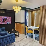 Luxury Continental Two Apartment *
