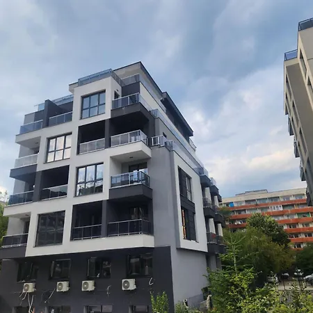 Luxury Continental Two Апартамент *